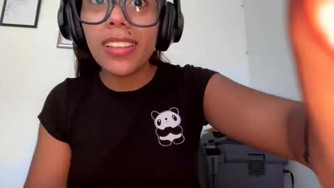 Snapshot of blueaby1 chatting on 10.30.25 blueaby1 online show from 10.30.25