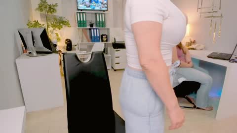 Snapshot of bluediamondsdreams chatting on 09.25.25 bluediamondsdreams online show from 09.25.25