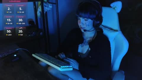 Snapshot of bluedweeb chatting on 12.12.24 Blue online show from 12.12.24