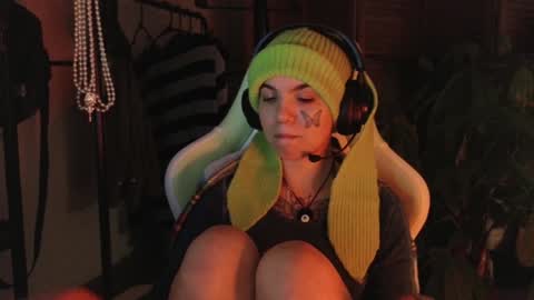 Snapshot of bluedweeb chatting on 01.31.25 Blue online show from 01.31.25