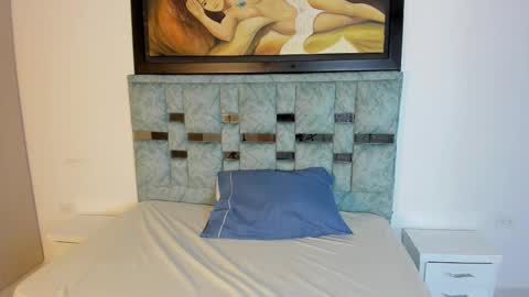 Snapshot of bluee_lov chatting on 11.04.25 bluee_lov online show from 11.04.25