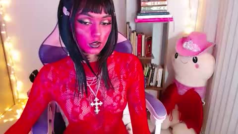 Im Abril .. Nice to meet you  thumb up me please its important  INDEPENDENT MODEL online show from 10.20.25