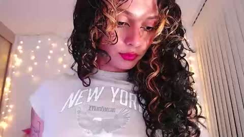 Snapshot of bluee_v chatting on 04.28.26 Im Abril .. Nice to meet you thumb up me please its important INDEPENDENT MODEL online show from 04.28.26