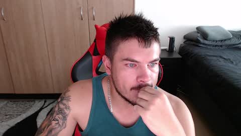 Snapshot of blueeyeboy0 chatting on 01.28.25 blueeyeboy0 online show from 01.28.25