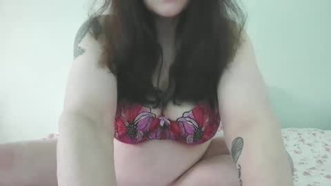 Snapshot of blueeyes40ddds chatting on 10.04.25 BlueEyes40DDDs online show from 10.04.25