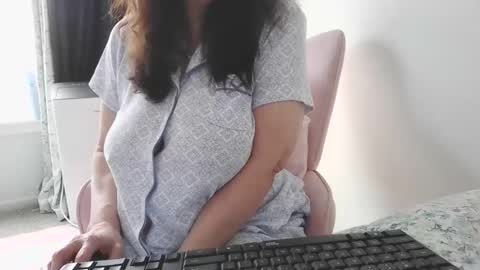 Snapshot of blueeyes40ddds chatting on 10.31.25 BlueEyes40DDDs online show from 10.31.25