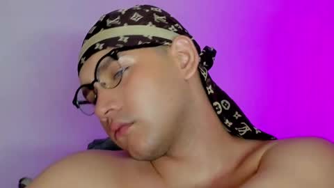 Snapshot of bluehsunny chatting on 10.04.25 alexander online show from 10.04.25