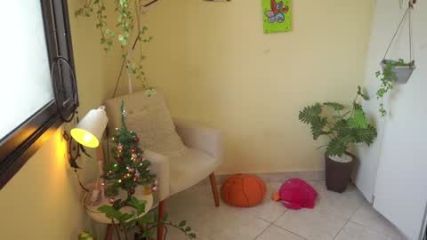 Snapshot of bluemysticlady chatting on 12.19.24 FLORAA online show from 12.19.24