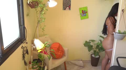 Snapshot of bluemysticlady chatting on 01.17.25 FLORAA online show from 01.17.25