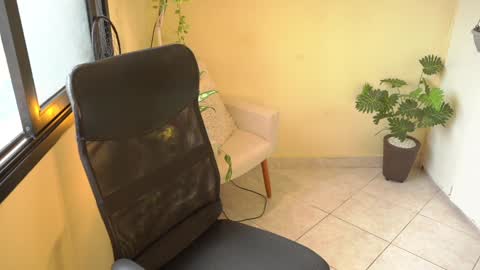 Snapshot of bluemysticlady chatting on 01.28.25 FLORAA online show from 01.28.25