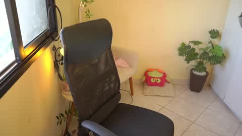 Snapshot of bluemysticlady chatting on 02.27.25 FLORAA online show from 02.27.25