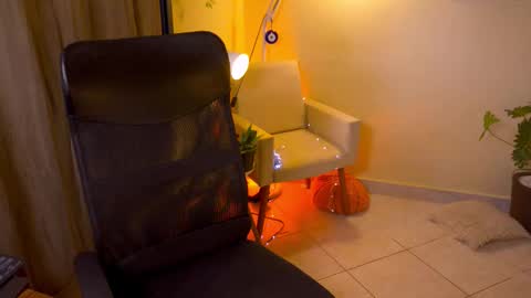 Snapshot of bluemysticlady chatting on 10.09.25 FLORAA online show from 10.09.25