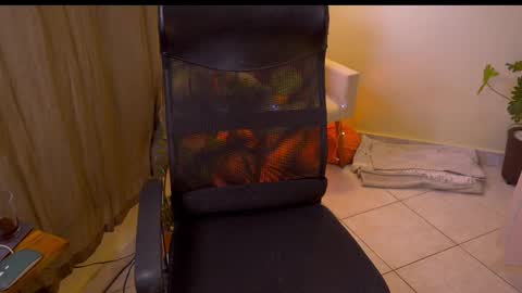 Snapshot of bluemysticlady chatting on 10.15.25 FLORAA online show from 10.15.25