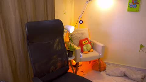 Snapshot of bluemysticlady chatting on 10.24.25 FLORAA online show from 10.24.25