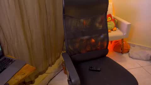 Snapshot of bluemysticlady chatting on 10.25.25 FLORAA online show from 10.25.25