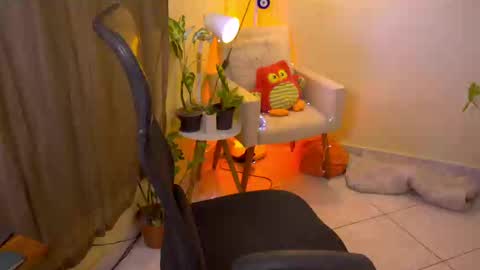 Snapshot of bluemysticlady chatting on 10.26.25 FLORAA online show from 10.26.25