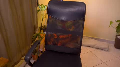 Snapshot of bluemysticlady chatting on 10.28.25 FLORAA online show from 10.28.25