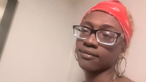 Snapshot of blushbitxh chatting on 12.22.24 BLUSHBITXH online show from 12.22.24