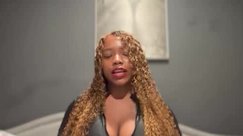 Snapshot of bnwo_goddess chatting on 10.22.25       online show from 10.22.25