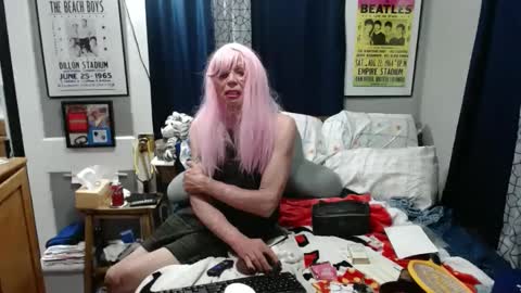 Snapshot of bobbiloosehole chatting on 10.10.25 Bobbi online show from 10.10.25