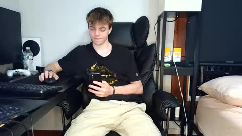 bobby72738 online show from 09.28.25