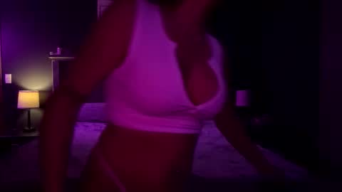 Snapshot of bodicas chatting on 05.17.26 milf online show from 05.17.26