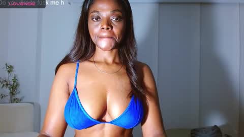 Snapshot of body_desire chatting on 01.10.25 danna online show from 01.10.25