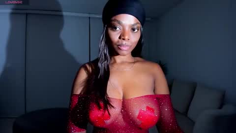Snapshot of body_desire chatting on 09.10.25 danna online show from 09.10.25