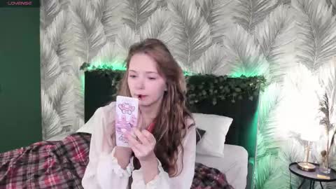 Snapshot of boldbutterfly chatting on 11.04.25 Kira online show from 11.04.25