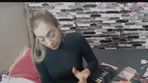 Snapshot of bollywood_bomb chatting on 09.30.25 Kim online show from 09.30.25