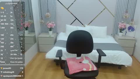 Snapshot of bom_bomx chatting on 12.13.24 Paris online show from 12.13.24