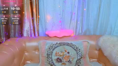 Mia online show from 11.13.25