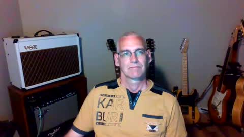 Snapshot of bomec40 chatting on 07.12.26 Carl online show from 07.12.26
