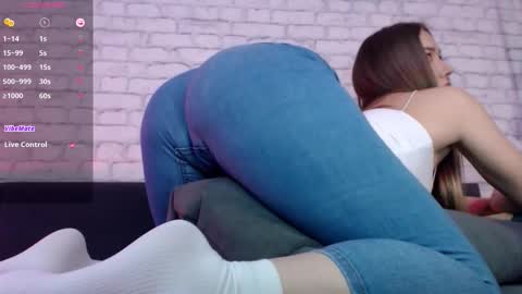 Snapshot of bonbon_aria chatting on 11.09.25 Aria online show from 11.09.25