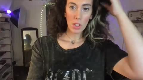 Bonnie online show from 01.14.25