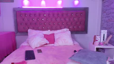 i AM Bonnie  online show from 09.18.25