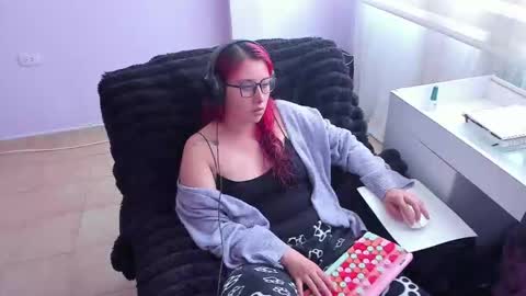 Bonnie Help me reach 500 likes online show from 10.08.25