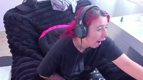 Bonnie Help me reach 500 likes online show from 10.10.25