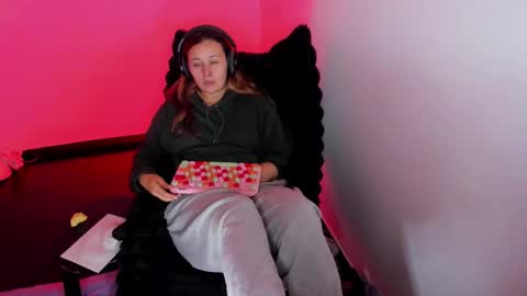 Bonnie Help me reach 500 likes online show from 01.16.26