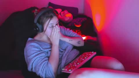 Bonnie Help me reach 500 likes online show from 04.16.26