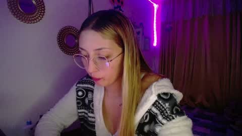 Soffy Brooks Independent model online show from 12.12.24