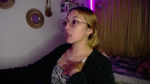 Soffy Brooks Independent model online show from 12.14.24