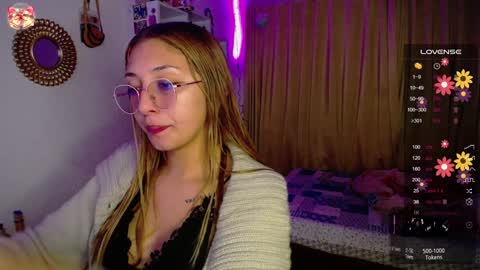 Soffy Brooks Independent model online show from 12.15.24