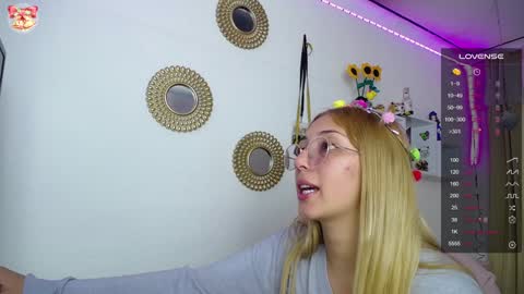 Soffy Brooks Independent model online show from 12.23.24