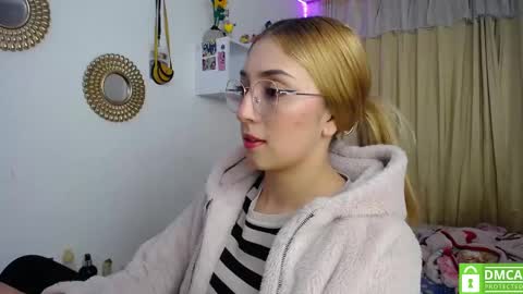 Soffy Brooks Independent model online show from 02.13.25