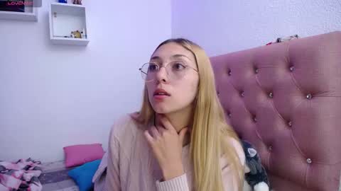 Soffy Brooks Independent model online show from 09.10.25
