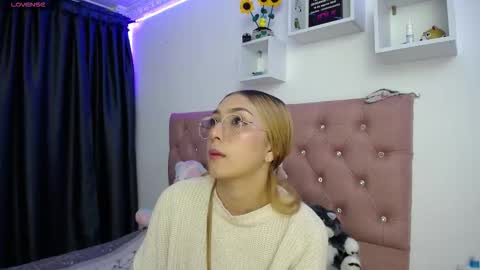 Soffy Brooks Independent model online show from 09.18.25