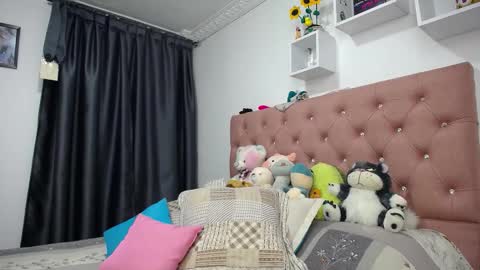 Soffy Brooks Independent model online show from 10.06.25