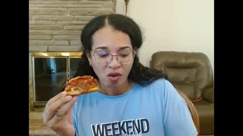 Queen Bon Vivantt online show from 09.22.25