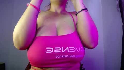 Snapshot of boobs_magic chatting on 10.08.25 KIM online show from 10.08.25